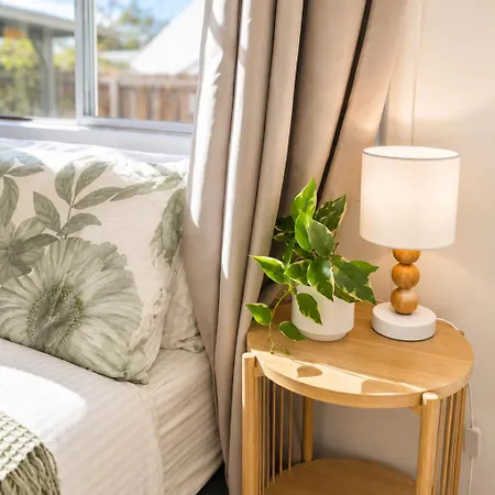 Holiday home 2br Chic Urban Escape In Norman Park Near Bne With Parking Brisbane