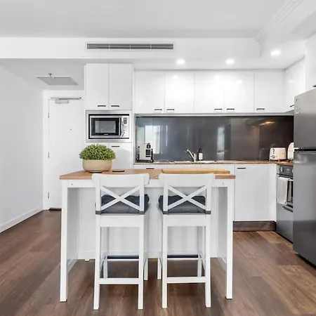 Apartment Modern On Mary 1 Bedroom, 1 Bathroom, 1 Car, Views! *