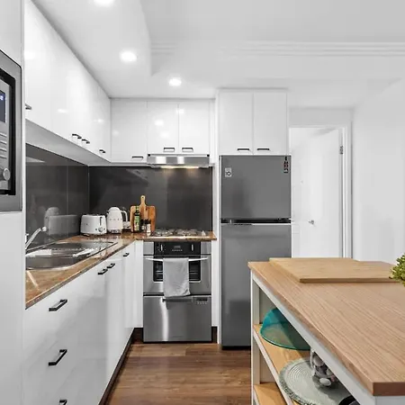 Apartment Modern On Mary 1 Bedroom, 1 Bathroom, 1 Car, Views!