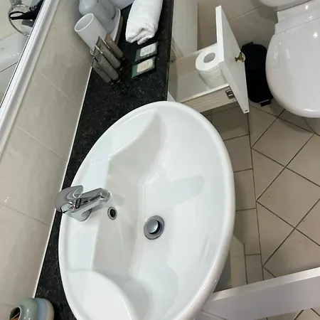 Pool & Gym Apartment Brisbane