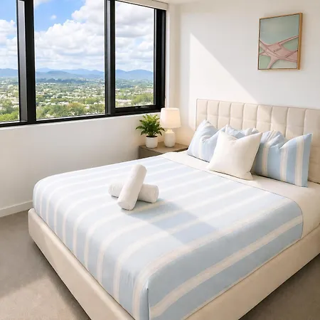 Milton Oasis Level 16- Luxury Near Milton Station Apartment *