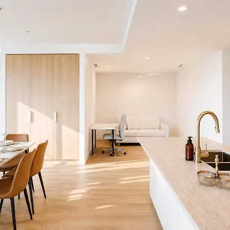 Milton Oasis Level 16- Luxury Near Milton Station Brisbane