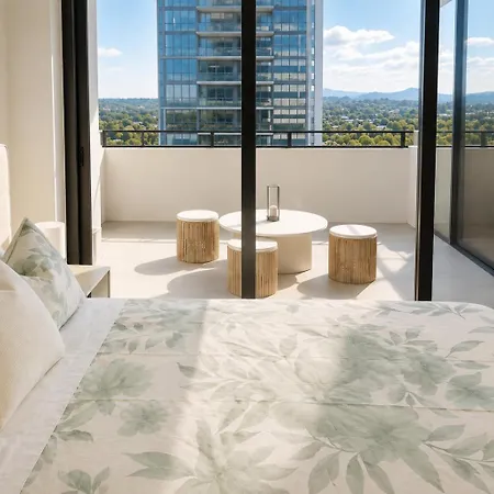 Milton Oasis Level 16- Luxury Near Milton Station Apartment *