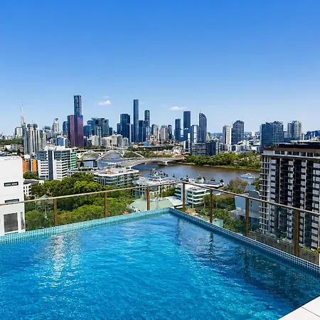 Milton Oasis Level 16- Luxury Near Milton Station Apartment *
