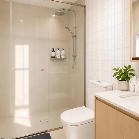 Milton Oasis Level 16- Luxury Near Milton Station Apartment