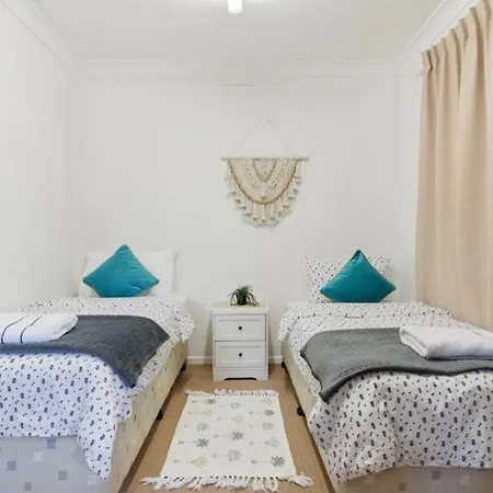Huge House With 2 Buildings And Pool 7br Holiday home