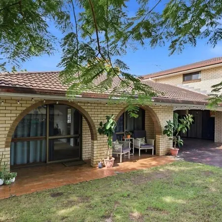 Huge House With 2 Buildings And Pool 7br * Brisbane