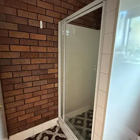 Huge House With 2 Buildings And Pool 7br * Brisbane