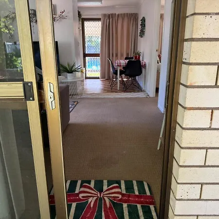 Huge House With 2 Buildings And Pool 7br Brisbane