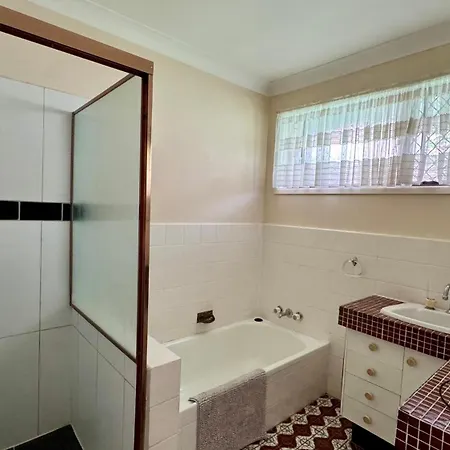 Homestay Walk To Market Square And Garden City! Macgregor *