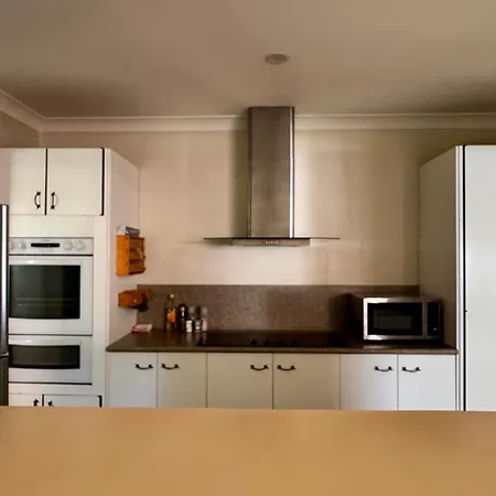 Homestay Walk To Market Square And Garden City! Macgregor *