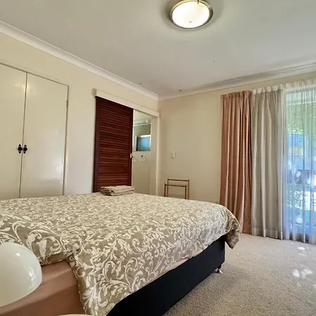 Homestay Walk To Market Square And Garden City! Macgregor *