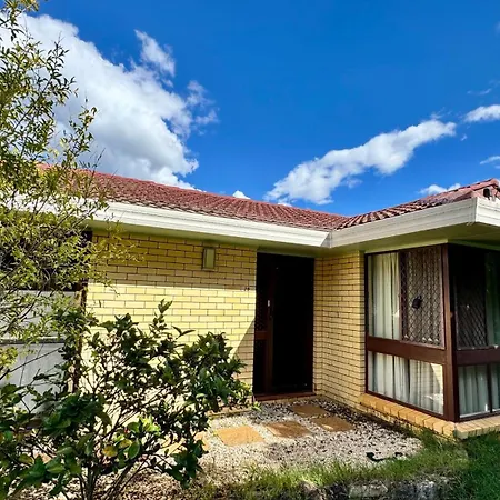 Homestay Walk To Market Square And Garden City! Macgregor