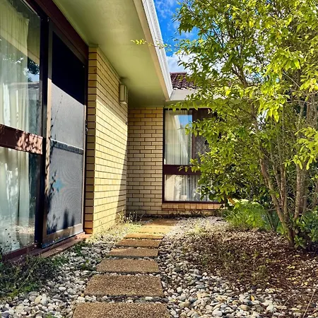 Walk To Market Square And Garden City! Macgregor Homestay *