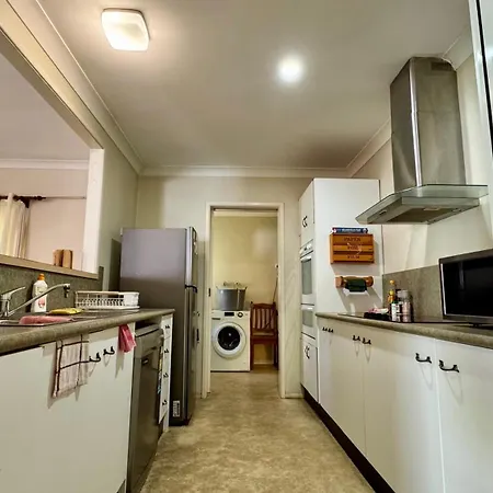 Walk To Market Square And Garden City! Macgregor Homestay