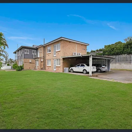 U3-funky Unit With Privateentry Quietcentre Newac New Smart Tv Brisbane