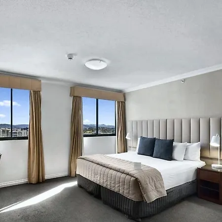 Two-bedroom Escape I Mantra On Queen *