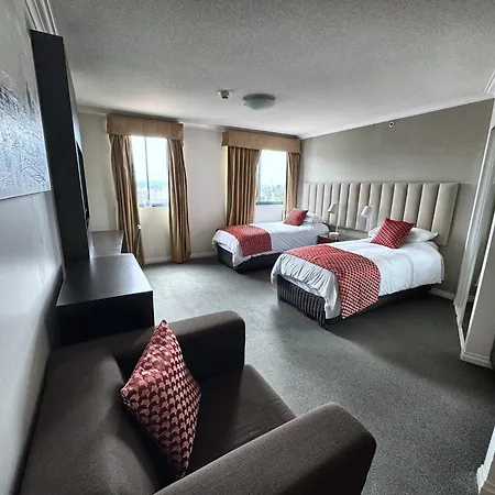 Two-bedroom Escape I Mantra On Queen Apartment