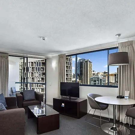 Two-bedroom Escape I Mantra On Queen Apartment