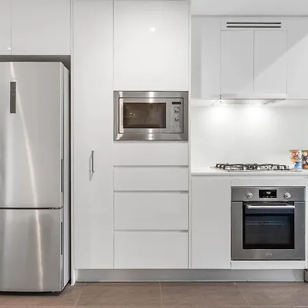 With Pool, Gym And Secure Car Space Apartment *