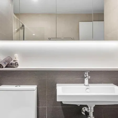 With Pool, Gym And Secure Car Space Apartment Brisbane