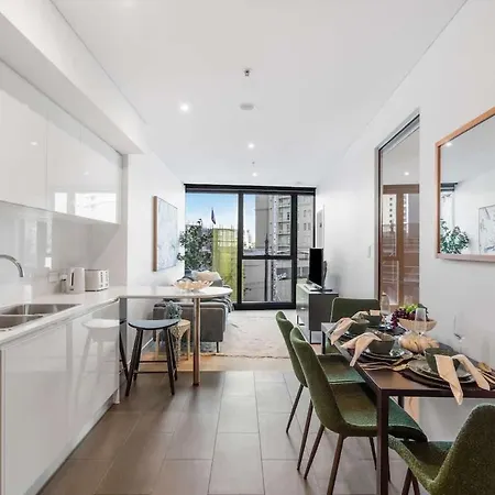Apartment With Pool, Gym And Secure Car Space Brisbane