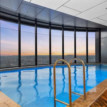 With Pool, Gym And Secure Car Space * Brisbane
