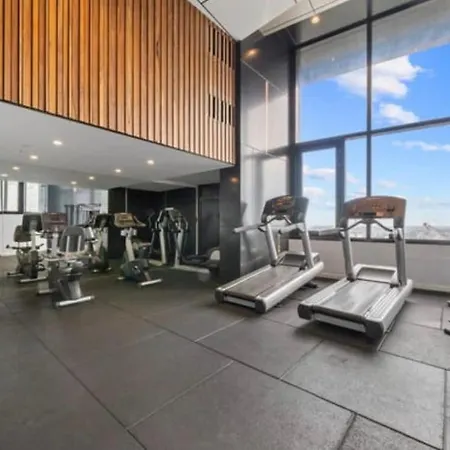 Apartment With Pool, Gym And Secure Car Space Brisbane