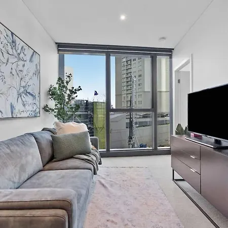 Apartment With Pool, Gym And Secure Car Space