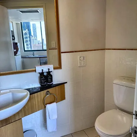 Two-bedroom Escape I Mantra On Queen Apartment *