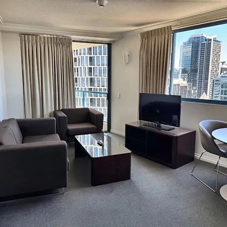 Two-bedroom Escape I Mantra On Queen Apartment