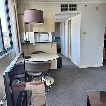 Two-bedroom Escape I Mantra On Queen Apartment