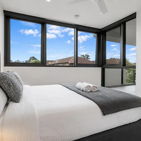 Riverside Modern 2br East With Parking * Brisbane
