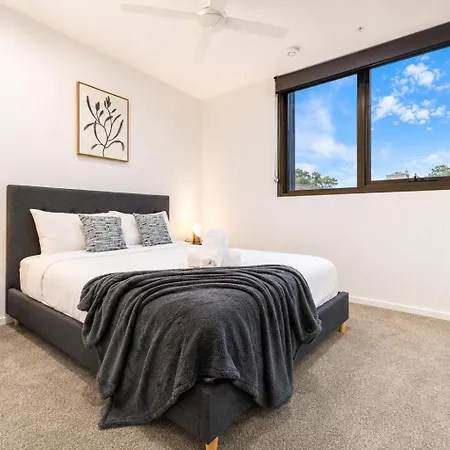 Riverside Modern 2br East With Parking Brisbane