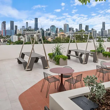 Riverside Modern 2br East With Parking Apartment