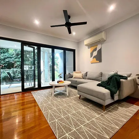 Kangaroo Point, Bromley Street * Brisbane