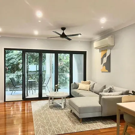 Kangaroo Point, Bromley Street