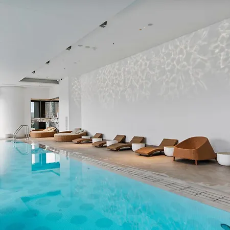 Apartment One Sky - Sleep 6 - Pools Cinema Sauna Gym Free Parking *