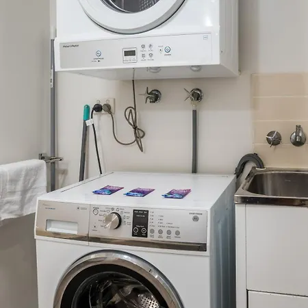 Modern 2br In Cbd | Pool | Gym | Parking * Brisbane