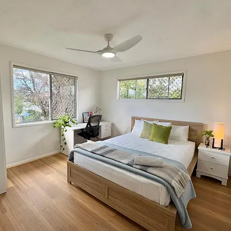 Welcome To Your Leafy Retreat In Graceville Guest house