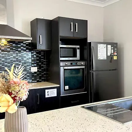 14c Breeze Ensuite In Coopers Plains Guest house 3*
