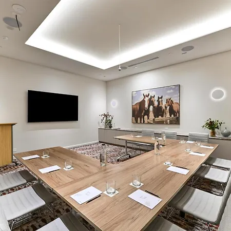 Hotel Adina Chermside 4*