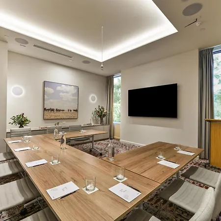 Hotel Adina Chermside