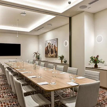 Hotel Adina Chermside 4*