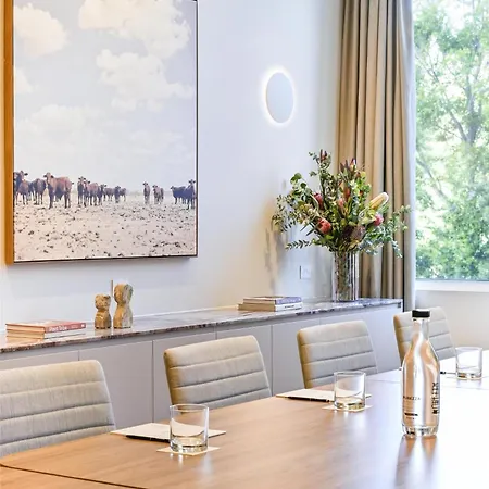 Adina Chermside 4*
