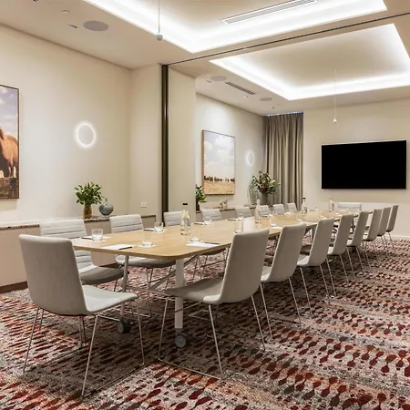 Adina Chermside Hotel 4*