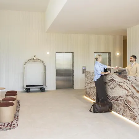 Hotel Adina Chermside 4*