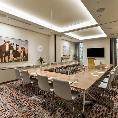 Adina Chermside Hotel