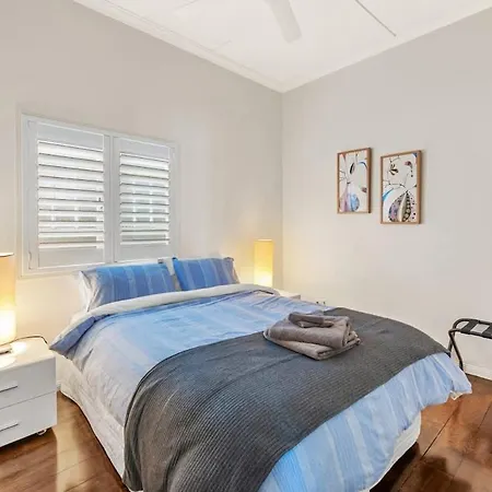 Holiday home Modern Twist And Old World Charm - 3bed-2bath-2car Brisbane