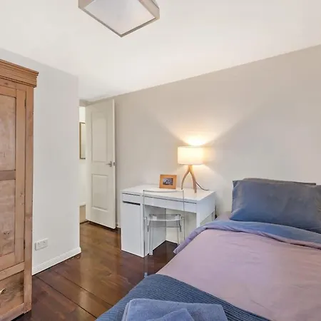 Holiday home Modern Twist And Old World Charm - 3bed-2bath-2car *